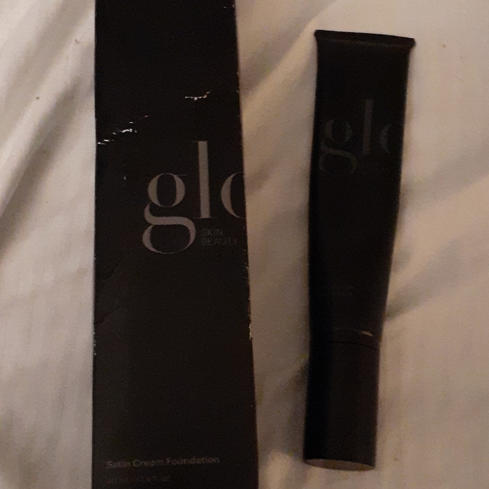 GLO Satin cream foundation